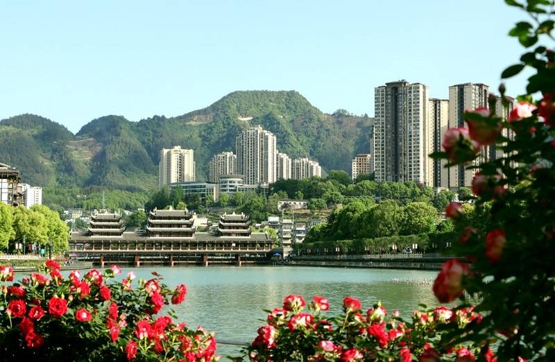 黔江打造“两山”实践新样板